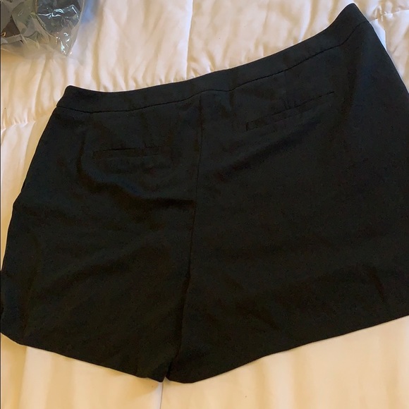 Women’s 18 Dress Shorts - Picture 3 of 3